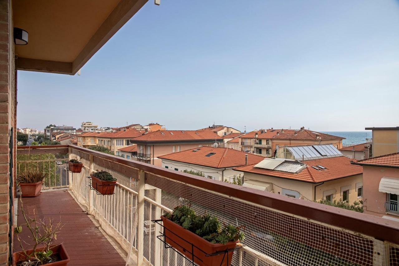 Appartamento Alex Vista Mare ลิโด ดิ กามาโยเร ภายนอก รูปภาพ